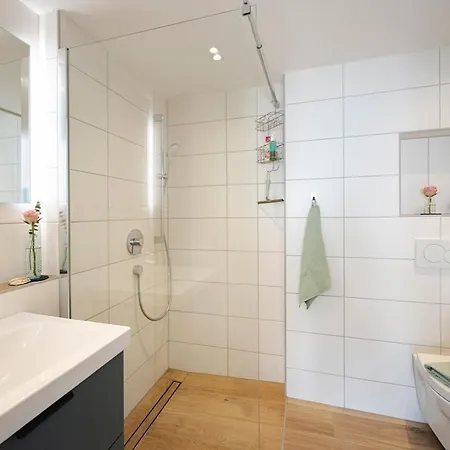 Pfingstrose, Apartment *